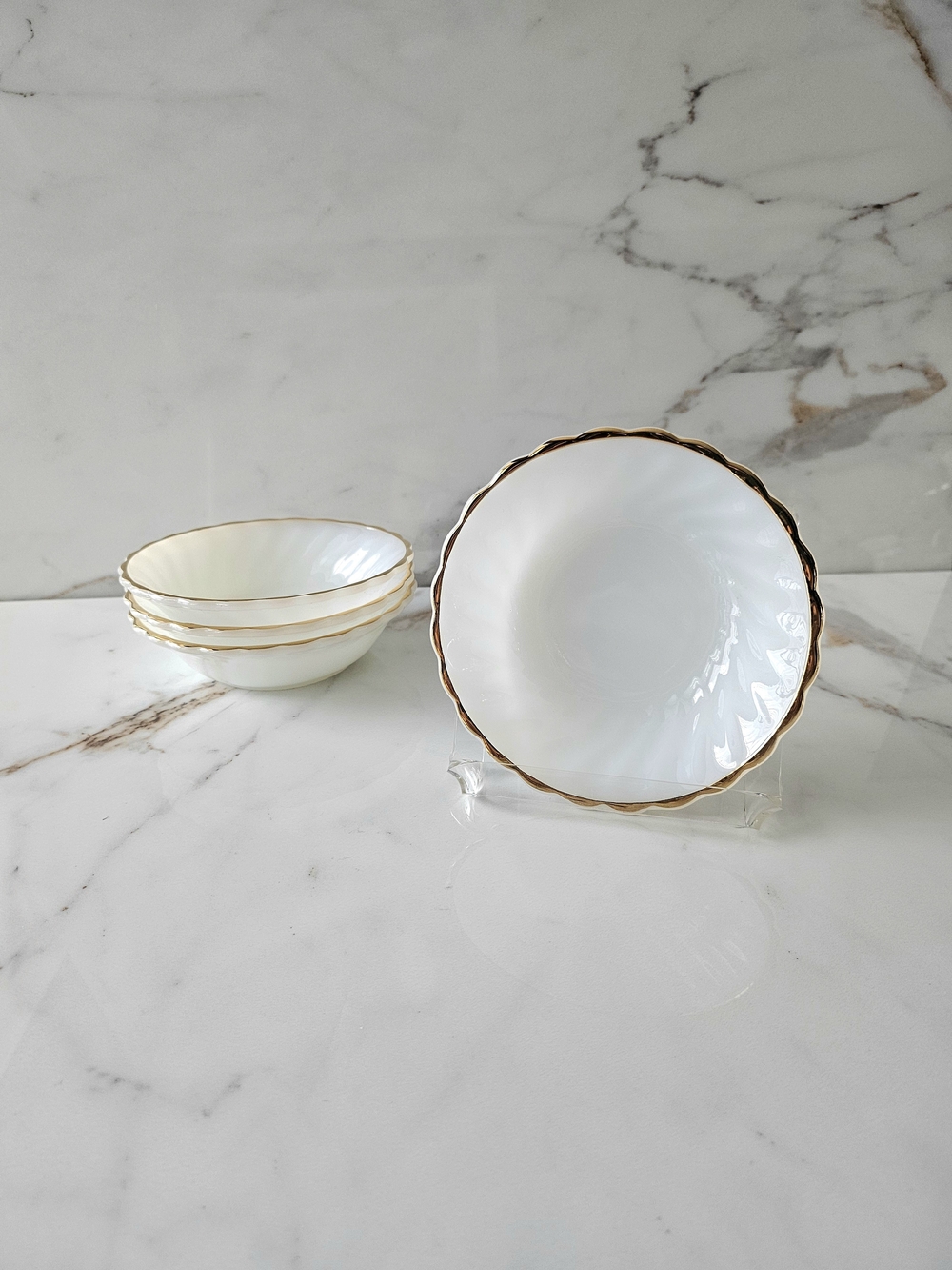 Vintage Anchor Hocking Milk Glass Bowls Set of 4 Gold Rim Suburbia Swirl Berry